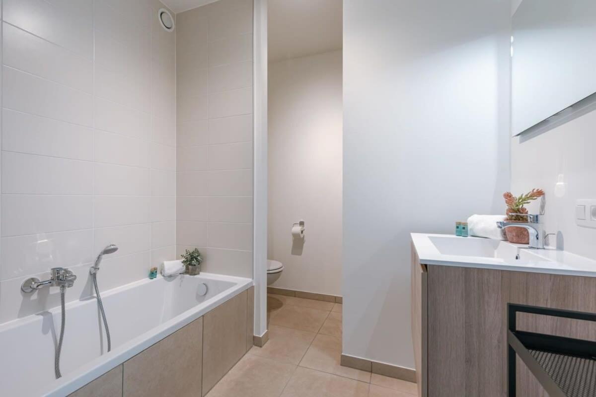 Huswell - Lovely New Apartment At The Harbor + Parking ブルージュ エクステリア 写真